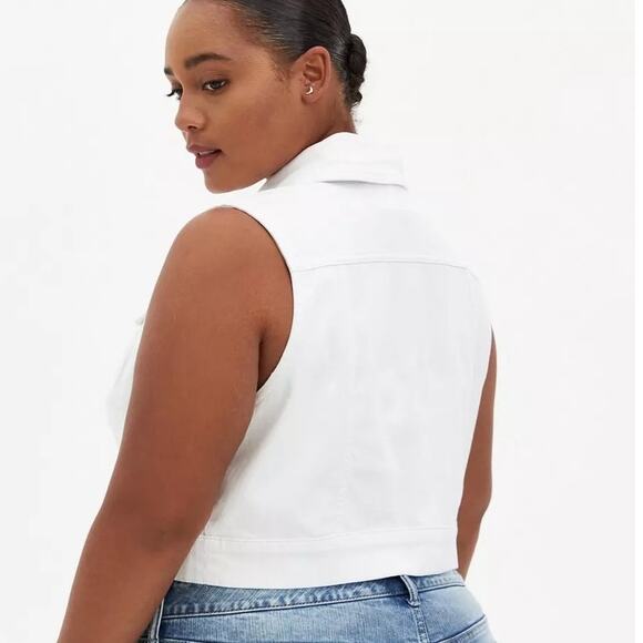 Torrid White Crop Denim Vest NEW Size 3 3X NWT Closet Staple Capsule Wardrobe - Picture 3 of 16